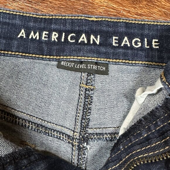 AMERICAN EAGLE NEXT LEVEL STRETCH size 8 DARK WASH DISTRESSED HI RISE SHORTIE - Picture 13 of 15
